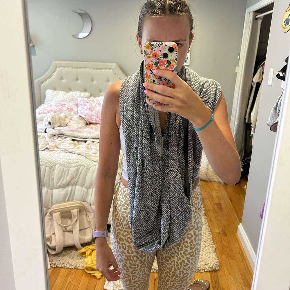 Lululemon infinity scarf